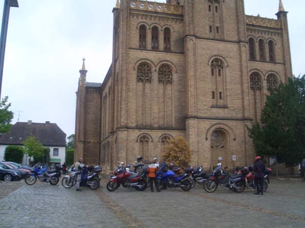 Der Regen holt uns in Fürstenberg ein.