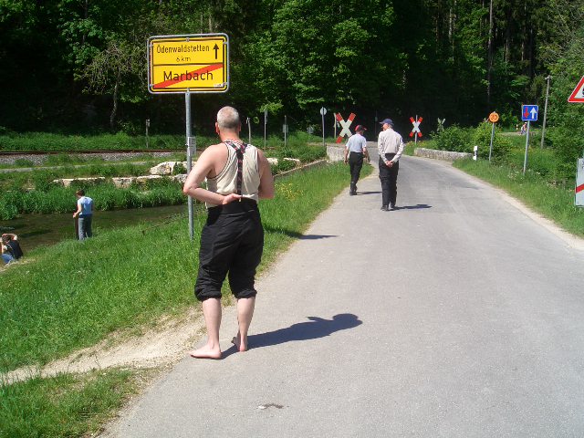Es geht doch nichts über die richtige Motorradbekleidung in dieser Hitze.  sca marbach