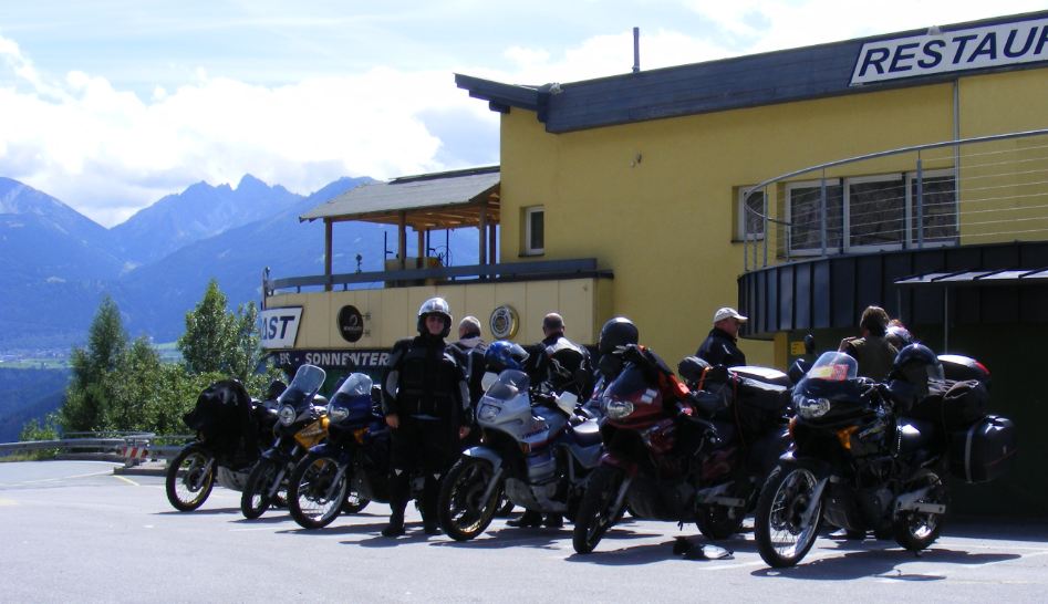 Pause am Zirler Berg mit geschlossenem Panorama-Café